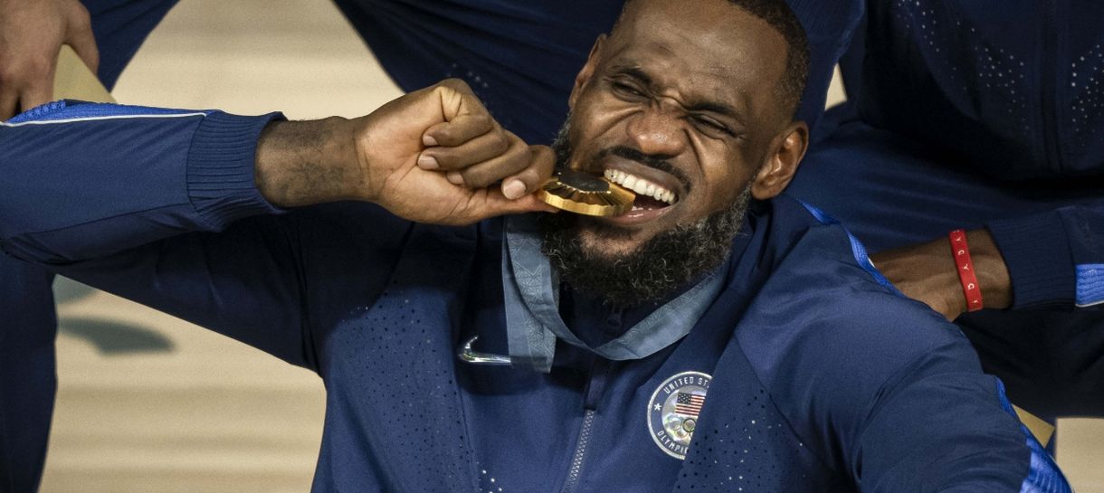LeBron James manda recado após conquistar o ouro na Olimpíada de Paris