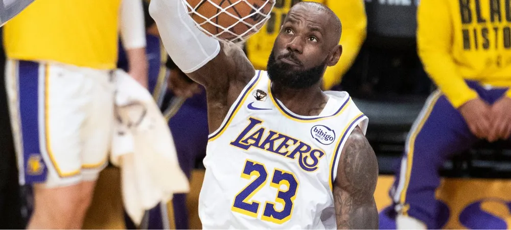Em noite desastrosa para o Lakers, Lebron James atinge nova marca histórica