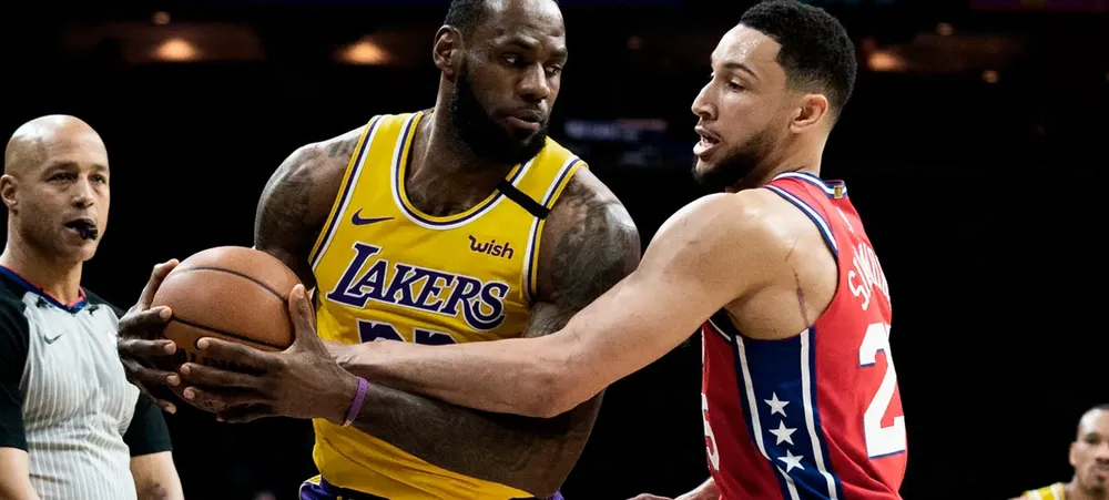 LeBron faz história mas Lakers perde para o Sixers