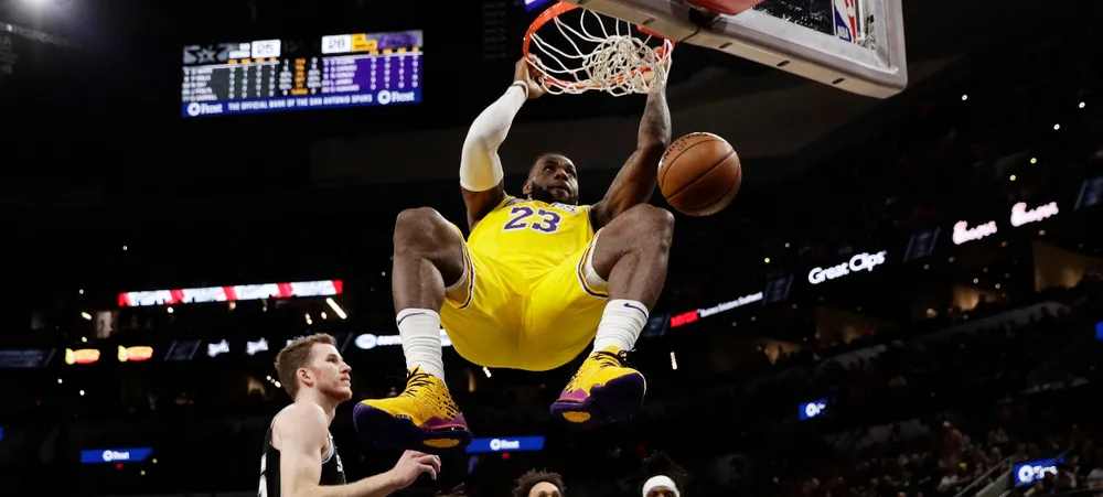 Lakers bate o Spurs e vence a oitava consecutiva