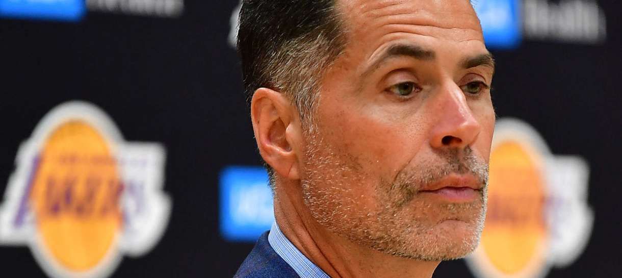 NBA: Lakers e Knicks negociaram troca envolvendo três times