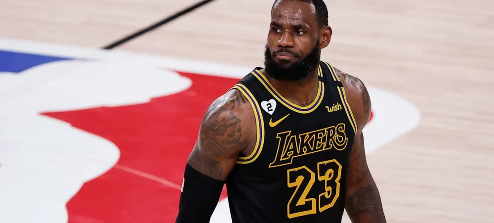 LeBron James manda mensagem para potencial agente livre do Lakers