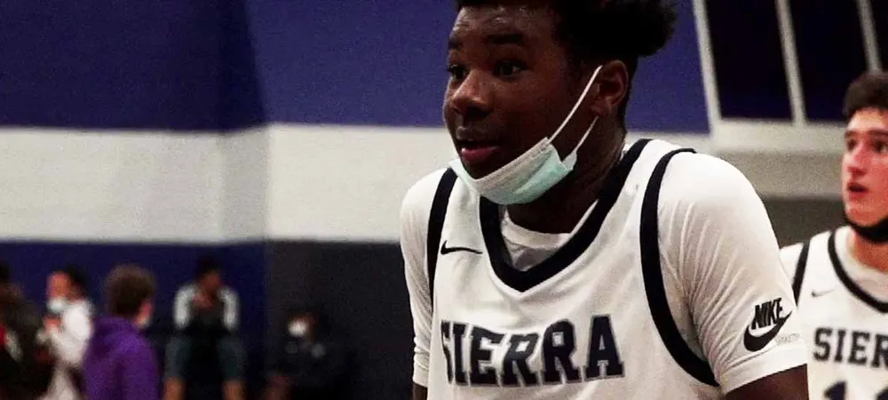 NBA: Filho mais novo de LeBron James viraliza após enterrada