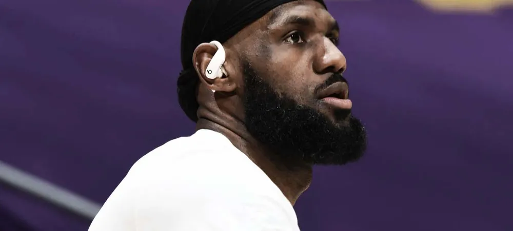 LeBron James fica em terceiro em ranking dos melhores da atual NBA