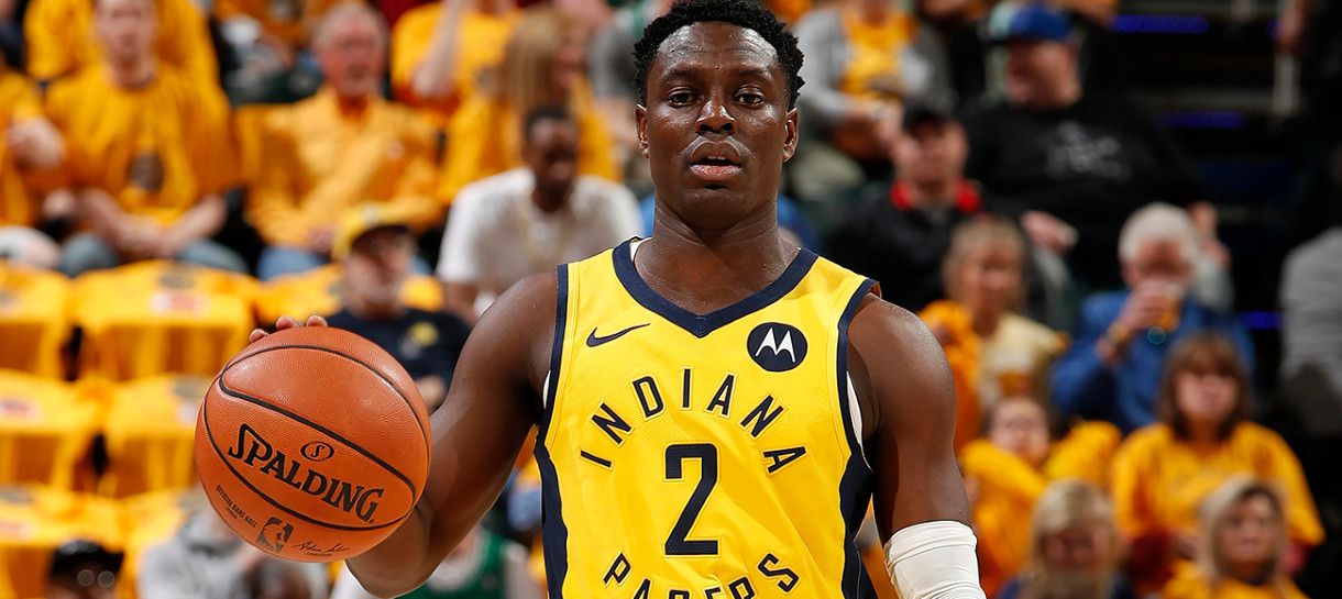 Darren Collison é visto com Jeanie Buss e Kurt Rambis