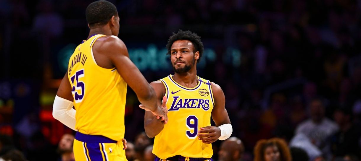 Lakers dispensa mais um jogador e mantém vaga two-way aberta