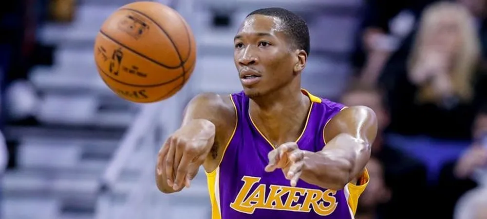 Wes Johnson acaba com Gallinari