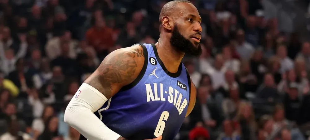 NBA: LeBron James sofre lesão durante All-Star Game