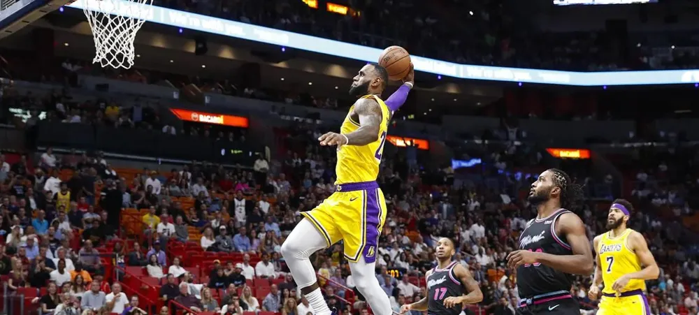 Com 51 pontos de LeBron James, Lakers vence Miami Heat
