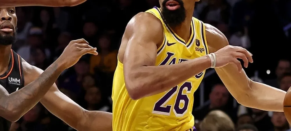 Lakers vence Pistons com facilidade na estreia de Dinwiddie