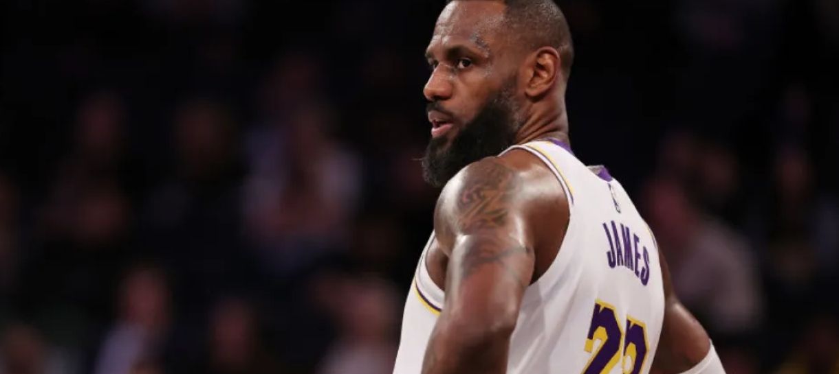 LeBron James usa toalha do Knicks e gera especulações ao redor da NBA