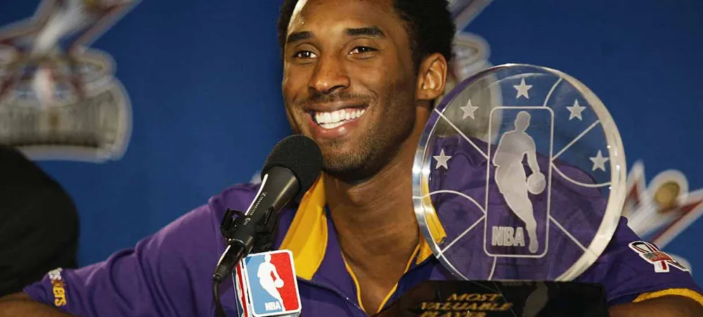 NBA divulga fotos do novo troféu Kobe Bryant, que será dado ao MVP do All-Star Game