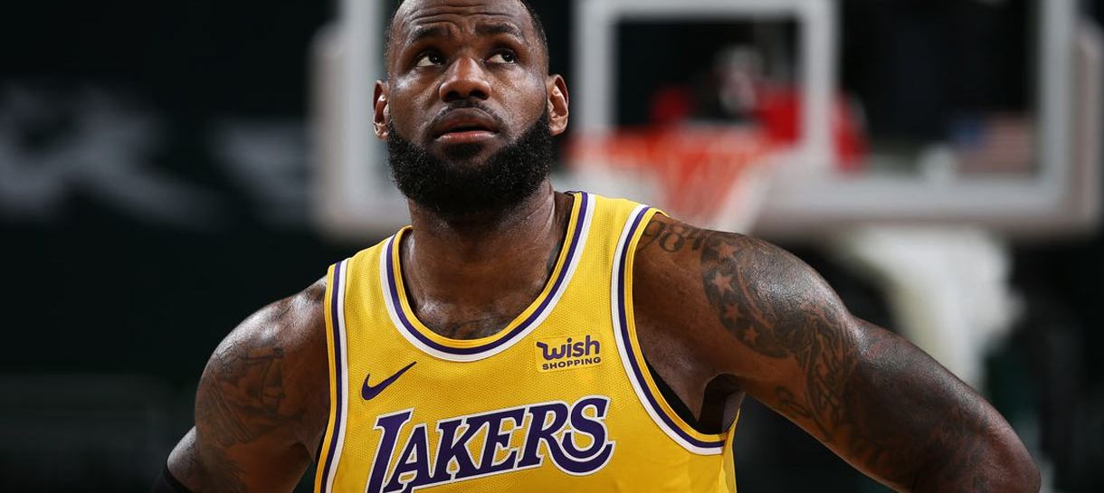 NBA: LeBron James é duramente criticado após apagar tweet sobre policial