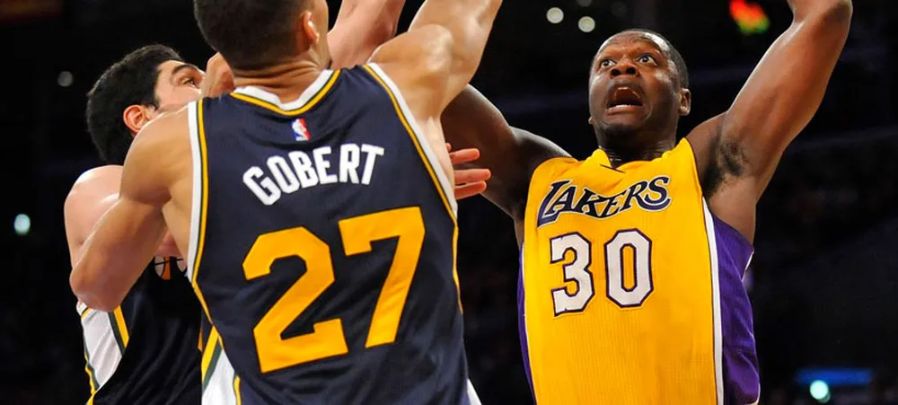 Lakers é derrotado na estréia da pré-temporada