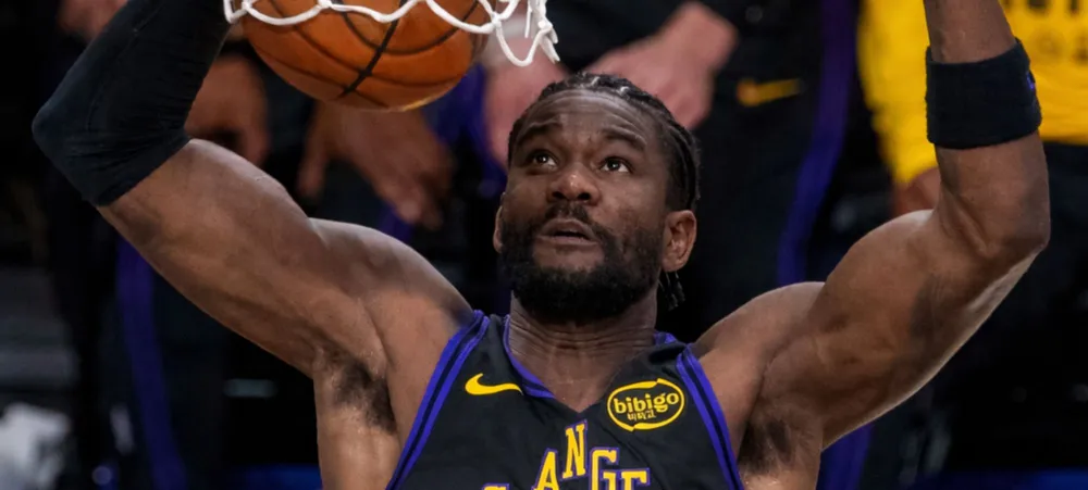 Deandre Ayton reage após ser detonado por JJ Redick