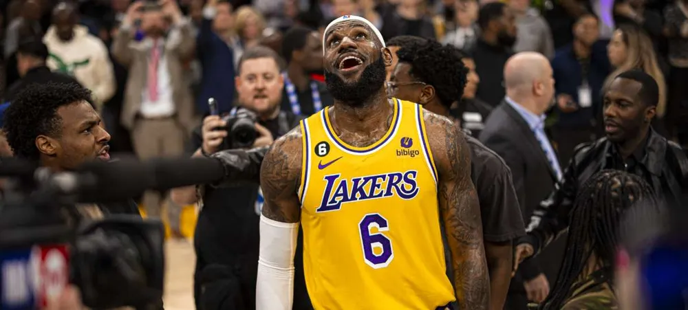 NBA: O valor milionário da camisa de LeBron James na noite do recorde de pontos