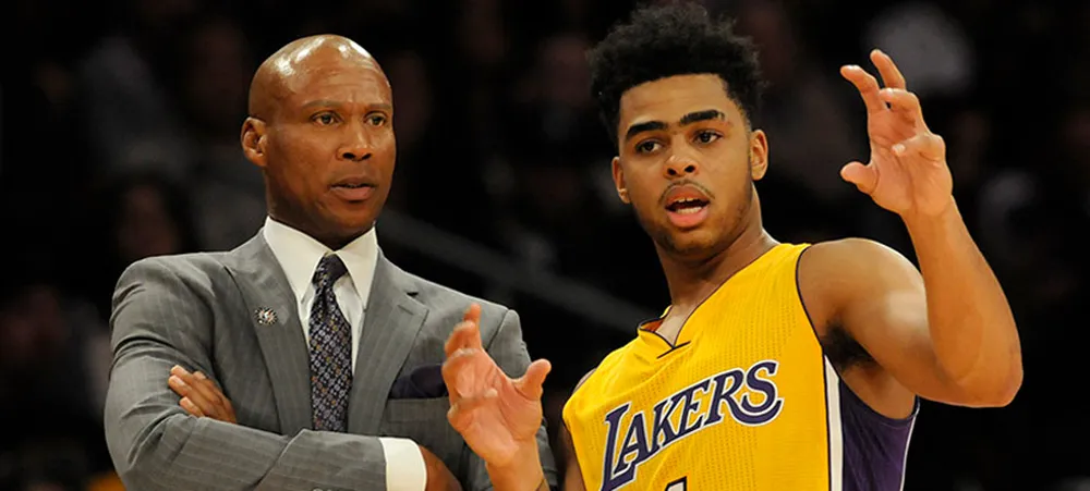 Byron Scott sai em defesa de D’Angelo Russell