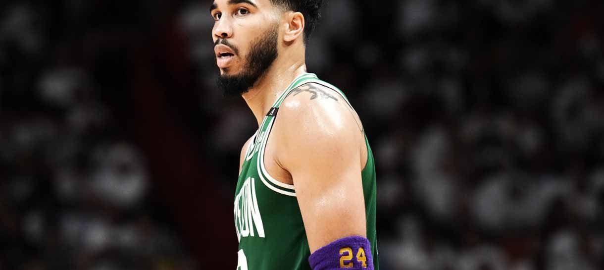 NBA: Jayson Tatum faz homenagem a Kobe Bryant mais uma vez