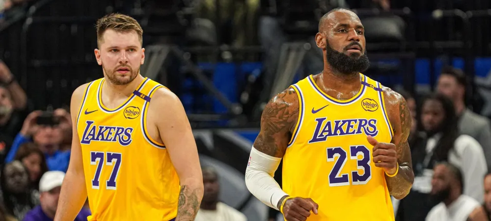 Luka Doncic e LeBron James fecham temporada da NBA de forma histórica