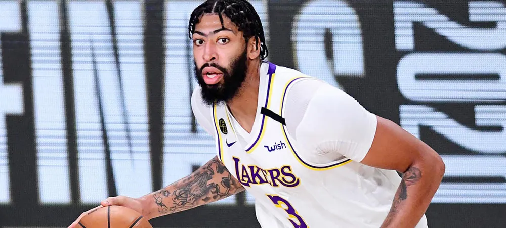 Anthony Davis tranquiliza Lakers em relação ao seu futuro