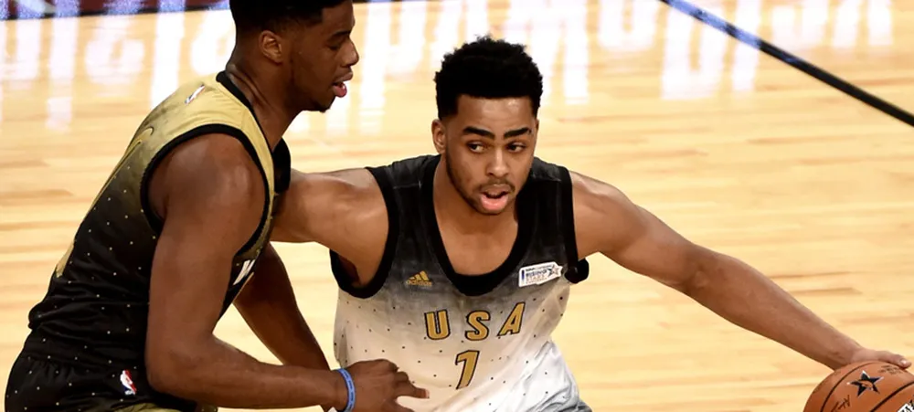 Russell e Clarkson vão bem em jogo dos calouros