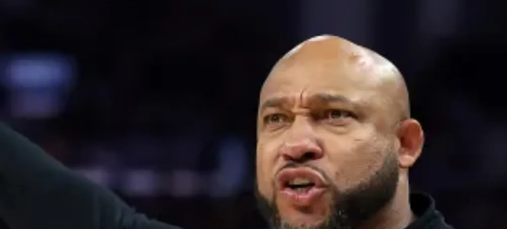 Analista critica o Lakers e coloca o técnico Darvin Ham em cheque
