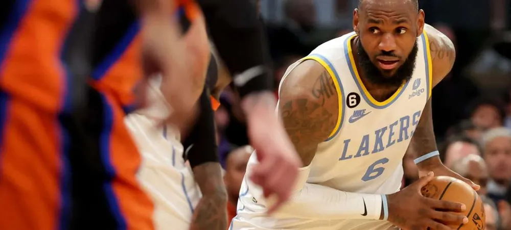 NBA: LeBron James bate recorde de assistências e deixa pra trás dois lendários armadores