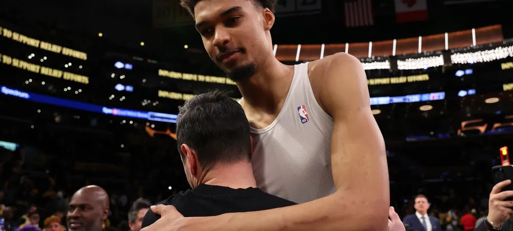 NBA: Victor Wembanyama e Chris Paul surpreendem filhos de JJ Redick