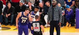 Arbitragem polêmica de Lakers x Spurs entra para a história da NBA