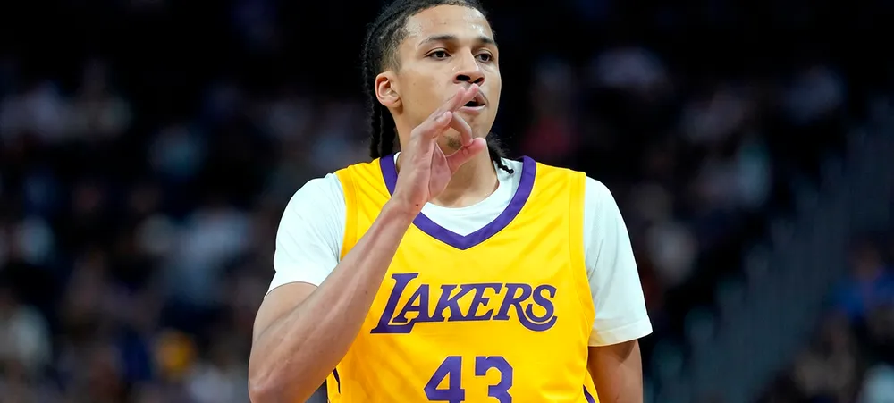 Cameron Carr marca 19, mas Lakers perde por 32 na estreia da Summer League
