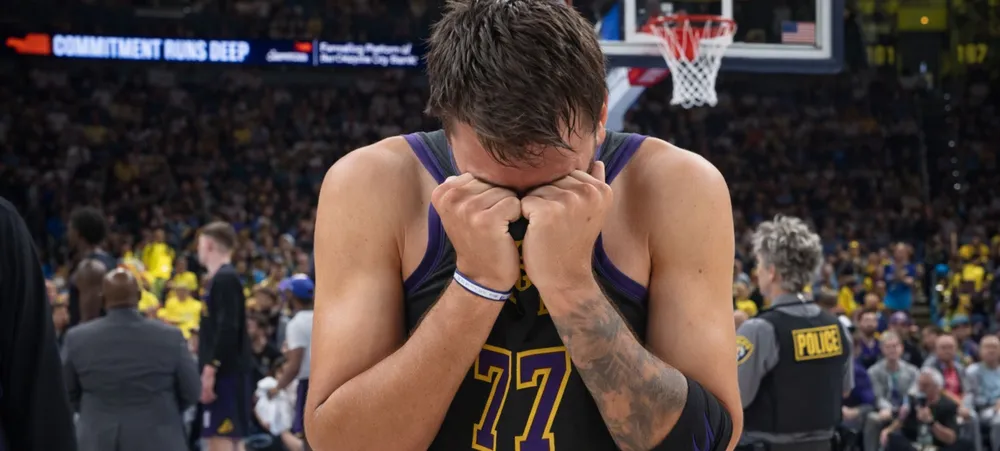 Lakers tem pior derrota da temporada, e Doncic sofre lesão preocupante