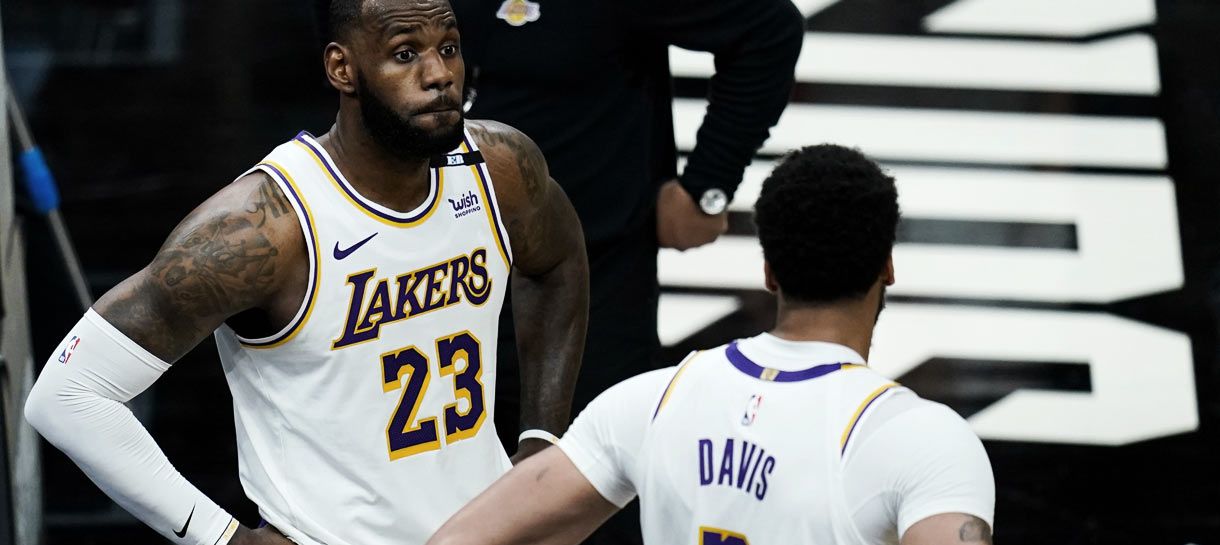 NBA: LeBron reage a má atuação de Davis na estreia do Lakers nos playoffs