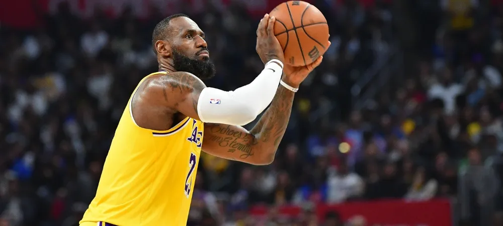 LeBron James revela porque seu arremesso de três pontos melhorou muito essa temporada