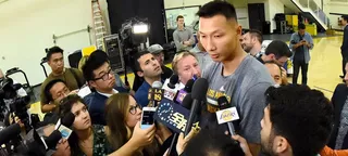 Yi Jianlian pronto para ser o coringa de Walton