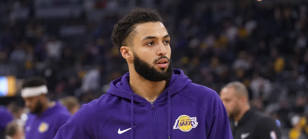 Lakers assina mais um ala sem ter vaga para ele
