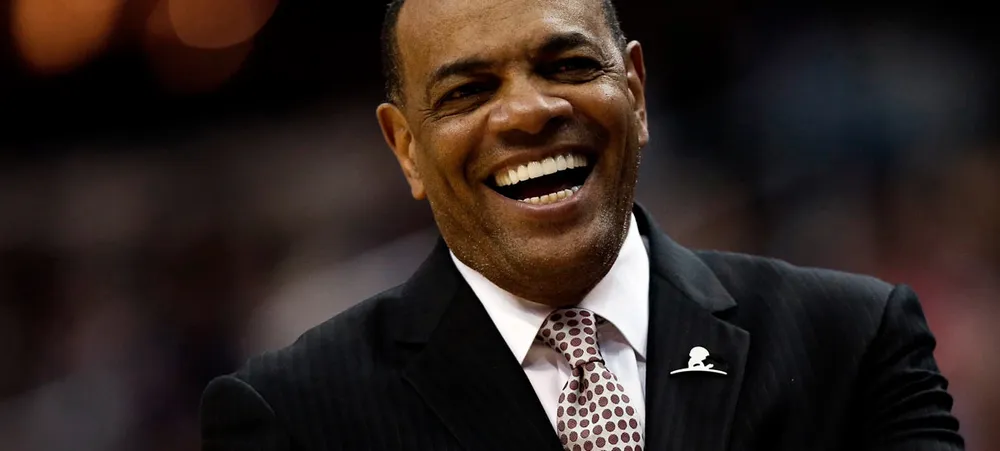 Lionel Hollins é anunciado como novo assistente técnico