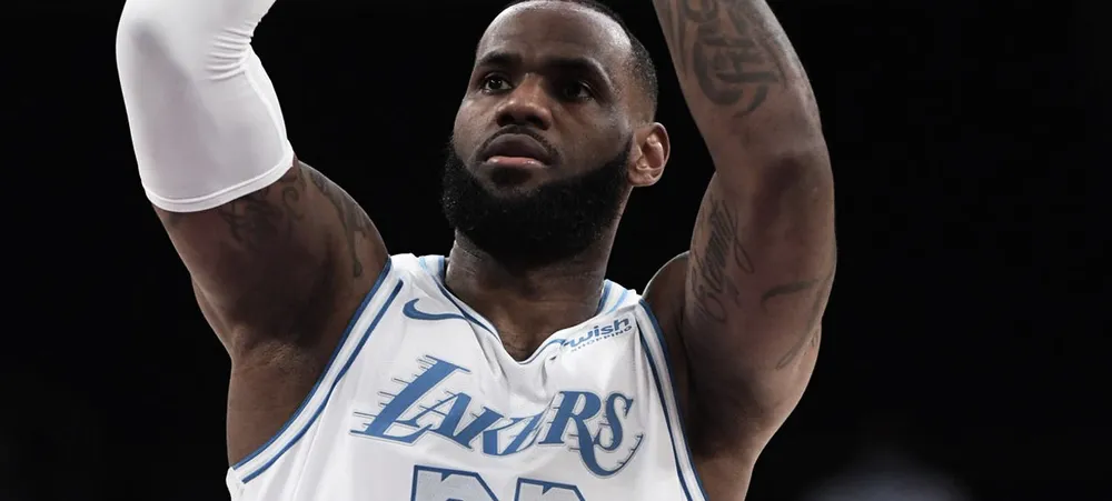 NBA: LeBron vence prêmio e se junta a Tiger Woods e Lance Armstrong