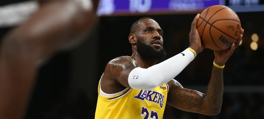NBA: LeBron James conta como tem cuidado de sua lesão