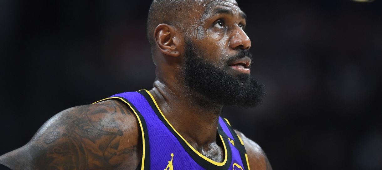 Quanto tempo LeBron James vai desfalcar o Lakers?