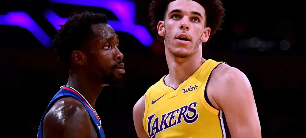 Cão que ladra também morde: Beverley não alivia estreia de Lonzo