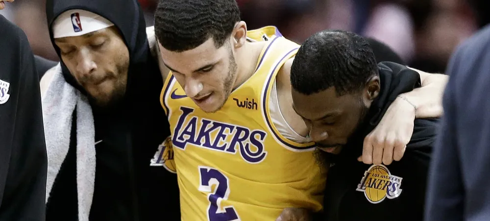 Lonzo Ball deixa o jogo contra o Rockets com lesão no tornozelo