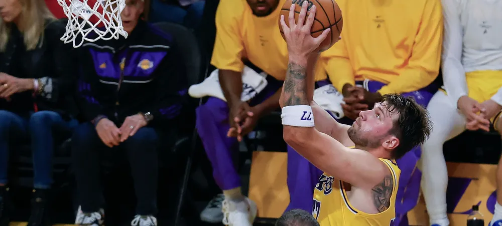 A multa do Lakers que explica a bola de Doncic