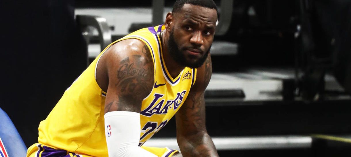 NBA: Frank Vogel diz que LeBron James está bastante machucado