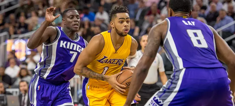Lakers reage mas perde para o Kings em Vegas