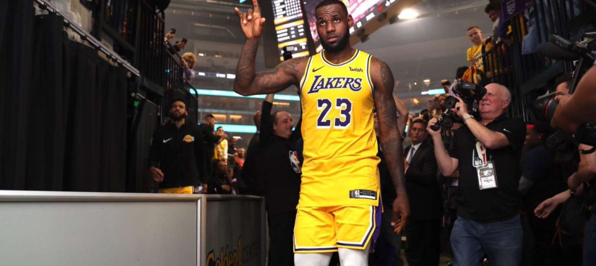 Lakers vence o Kings com excelente desempenho defensivo