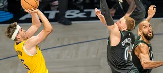 Lakers vence Wolves com virada épica e cesta de Reaves no último segundo