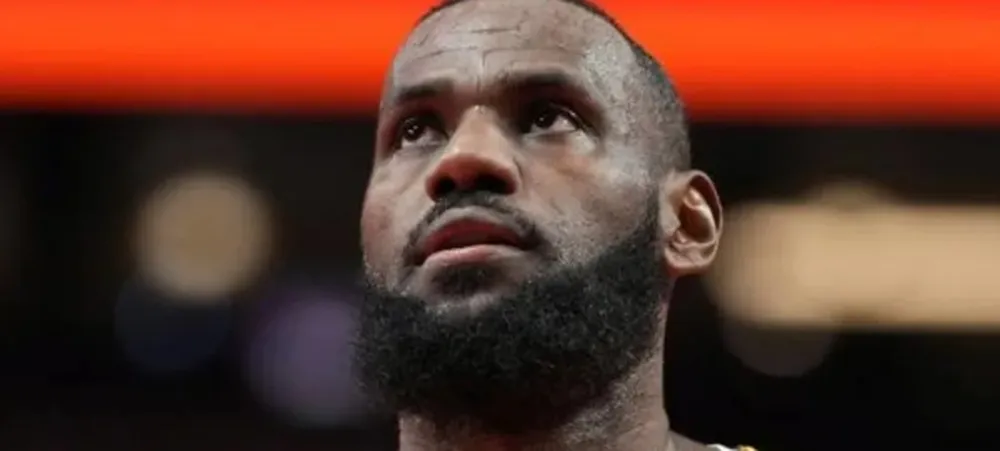 LeBron James é o jogador com mais minutos jogados na história da NBA