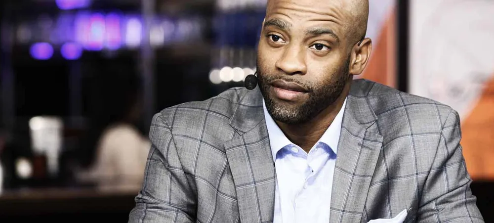 NBA: Vince Carter dispara contra críticos e sai em defesa do Lakers