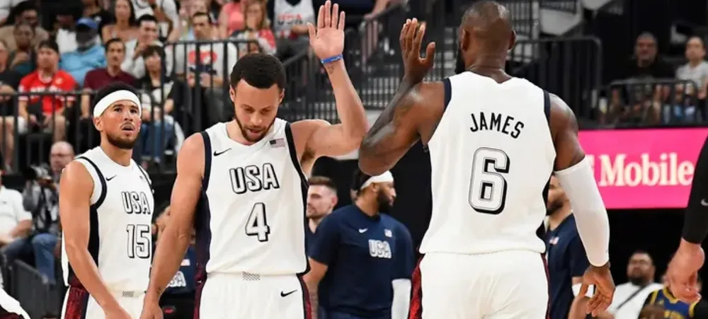 LeBron James se empolga depois de jogar com Stephen Curry pela primeira vez