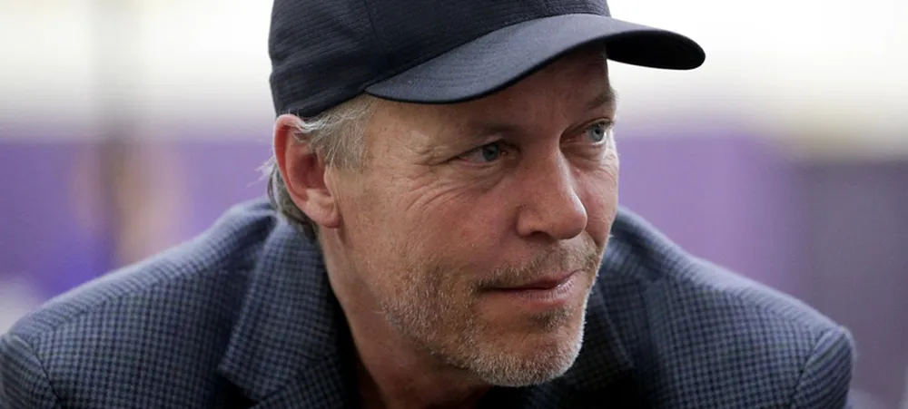 Lakers quer que próximo treinador ajude a recrutar jogadores